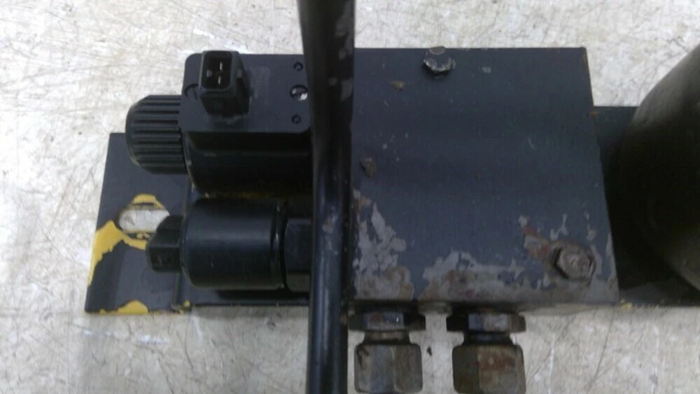 New Holland Compensation Valve 89831828 | eBay