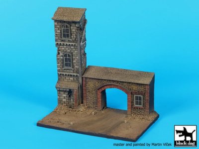Black Dog 1/72 House Section with Arched Gate Diorama Base (150mm x 90mm) D72046