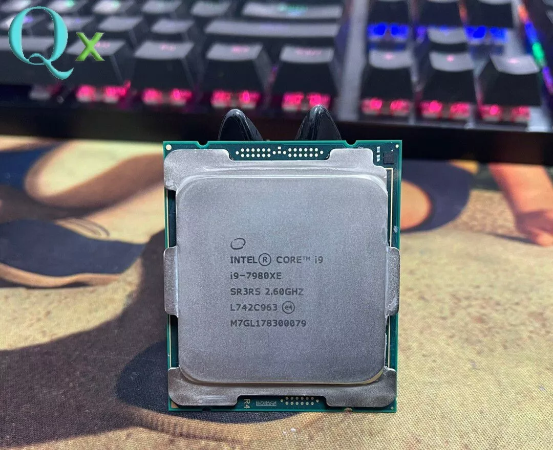 Intel Core i9-7980XE and Core i9-7920X CPU Dies Fully Exposed