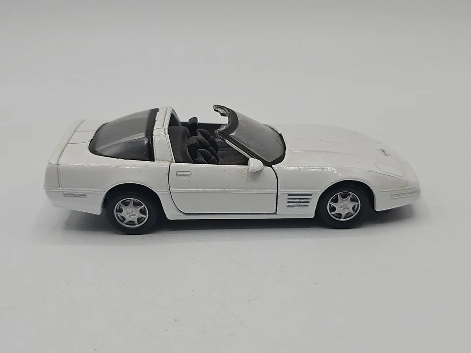 Maisto Chevy Corvette ZR1 Pull Back Car 1/38 Scale Model Car Works Great - Image 3 of 4