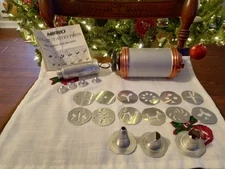 VTG  Mirro Cookie Pastry Press M-0358-22  W/12 discs/3 Tips/Book /Decorator kit