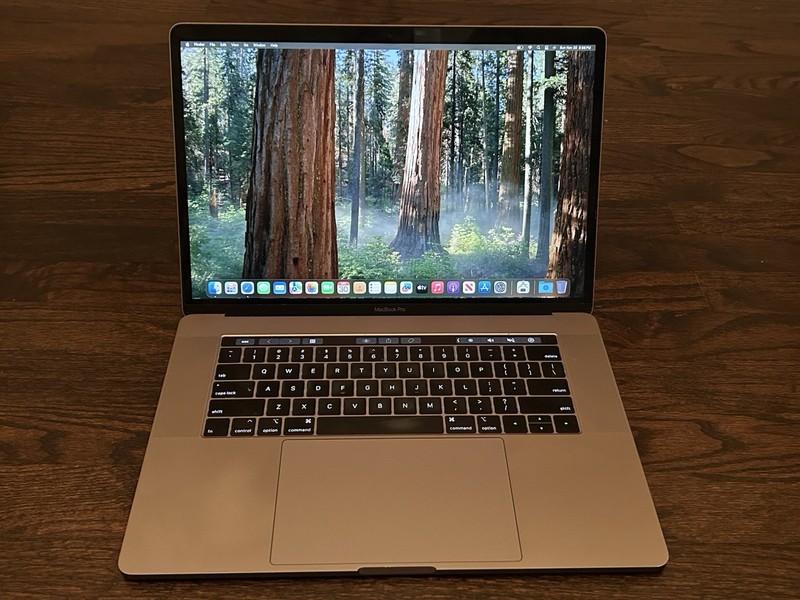 Apple MacBook Pro Retina 15" 6-Core i7 2.6GHz 16GB RAM 500GB SSD 2018