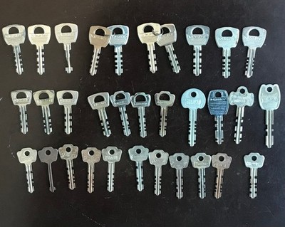 Vintage Master Lock Keys Lot of 32