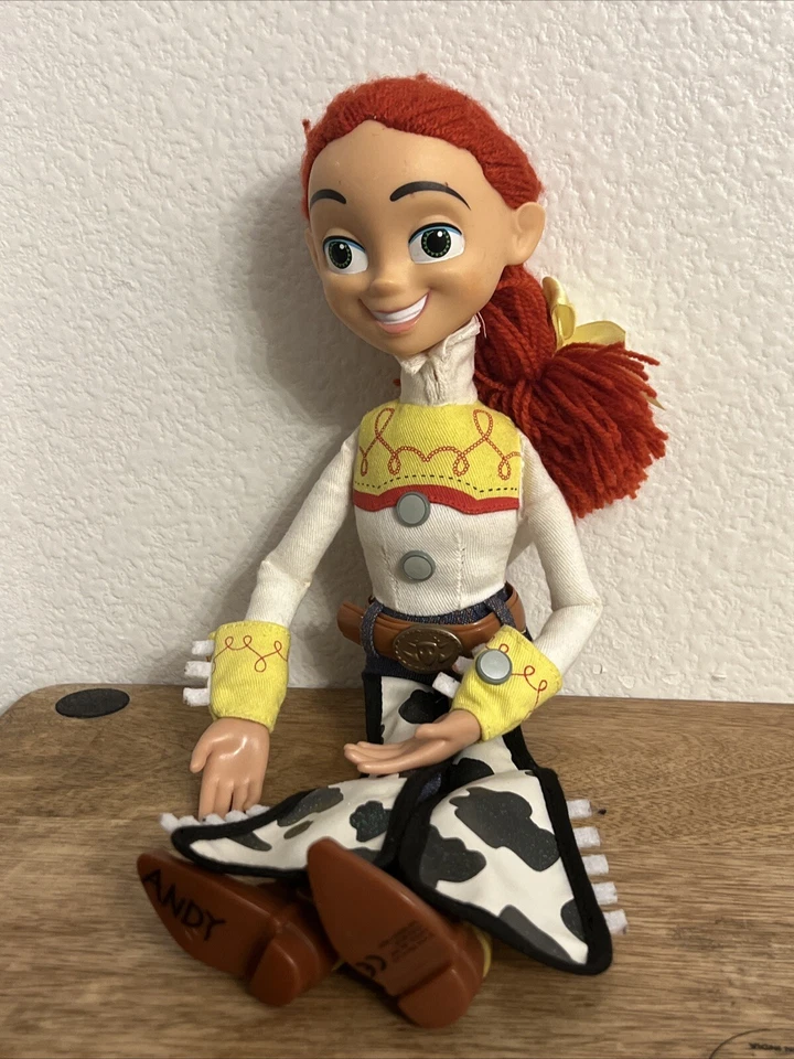 Jessie Disney Pixar Toy Story 2 Tire de la cuerda Hablando Jessie 14” Muñeca Vaquera Juguete Foto 3 de 4