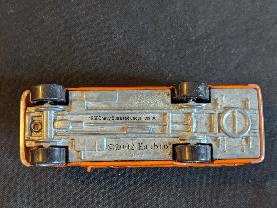 Chevrolet Hasbro 1956 Monopoly Bus Johnny Lightning de colección Foto 4 de 4