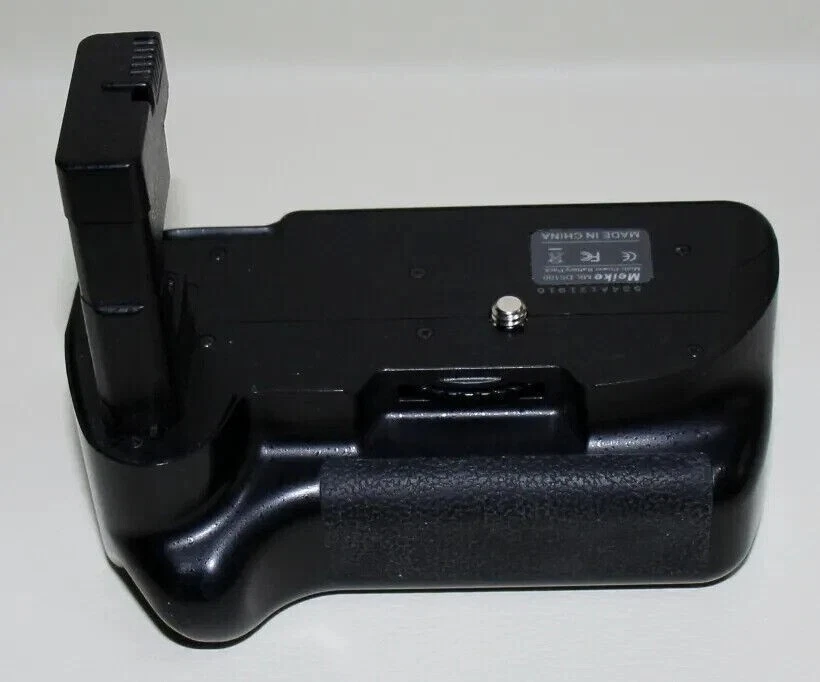 Meike MK-D5100 Vertical Battery Grip For Nikon D5100 Camera - Image 3 of 4