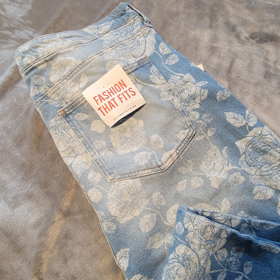Womens Jeans Celebrity Pink Floral AOP Relaxed Straight Size- 24 NWT