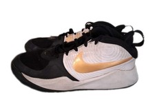 Nike Kid's Team Hustle D9 Mid Black Metallic Gold Basketball Shoes Size 5Y