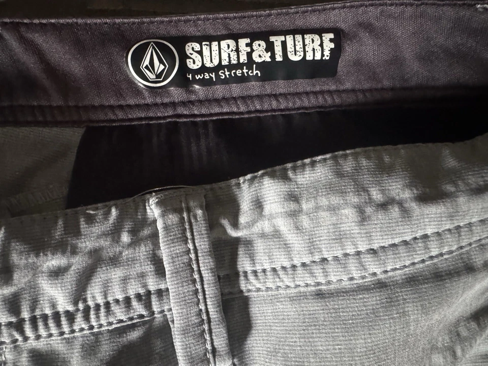 Volcom Shorts Size 34 Surf And Turf Light Gray Stripe 4 Way Stretch Hybrid Skate - Image 2 of 3