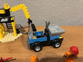 LEGO Juniors: Construction (10667), With Minifigure & Manual 1