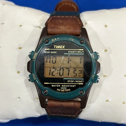 Vintage Timex Expedition mens watch 1990s.  Works great new battery all original