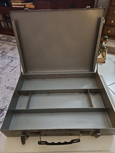 Grumbacher  Metal Painter's Box For Watercolor Or Oil Paint Vintage 16x12