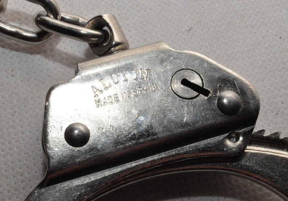 Miniblings Handschellen Ohrringe - Versilberte Ohrhänger Mit Beweglichen Handschellen - Ungewöhnlicher Schmuck