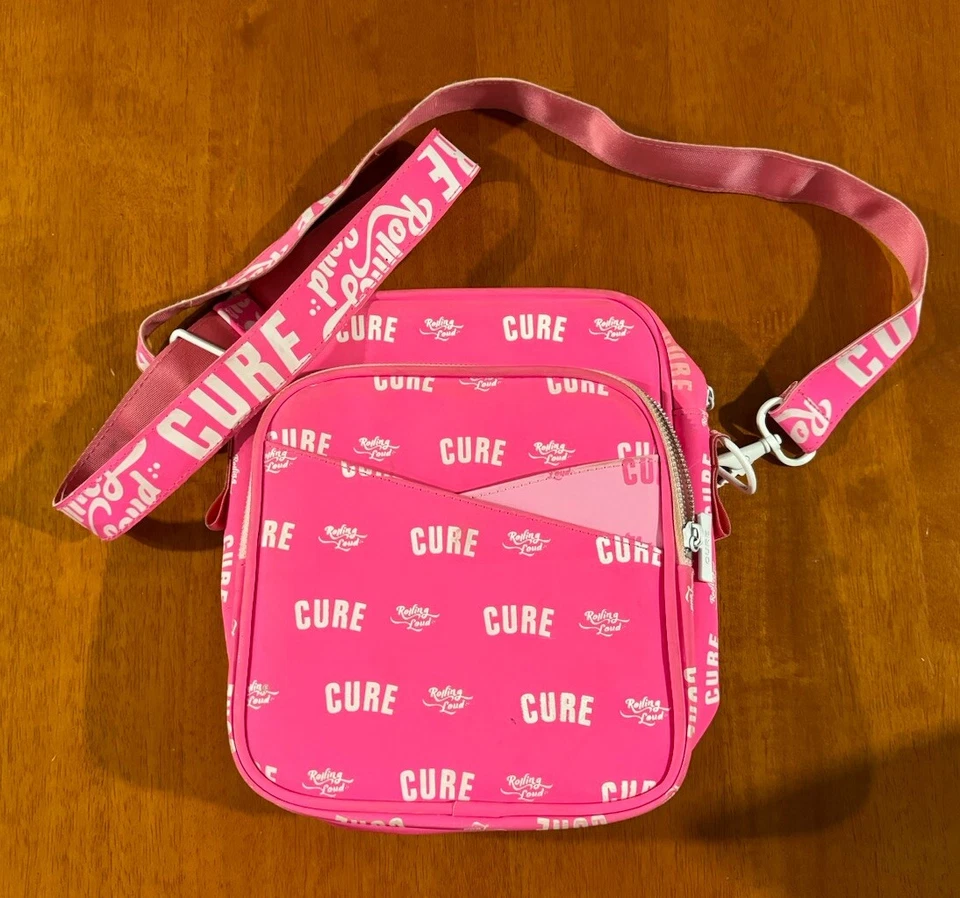 Bolso de Lona Reflectante CURE By WCC X Rolling Loud Rosa Caliente 3M y Bolso Mensajero Foto 2 de 4