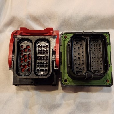 Deutsch TE Connectivity MATING PAIR SRK02-FLA-50A-001 SRK06-FLA-50A-001 New 1022