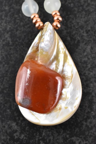 21" Genuine Translucent Serpentine Carnelian & Mother of Pearl Beaded Necklace - 第 8/19 張圖片