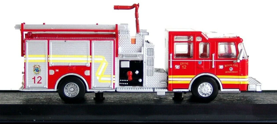 Pierce Dash Top Mount Pumper 2006 American Fire Truck Model Diecast Amercom 1:64 - Image 4 of 4