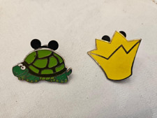Prendedores comerciales de Disney Corona de Corazones y Toy Story Midway Mania Turtle 2008