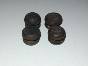 4 Gehäusefüße (Gummi) aus Telefunken TW 509 -Plattenspieler Ersatzteil
