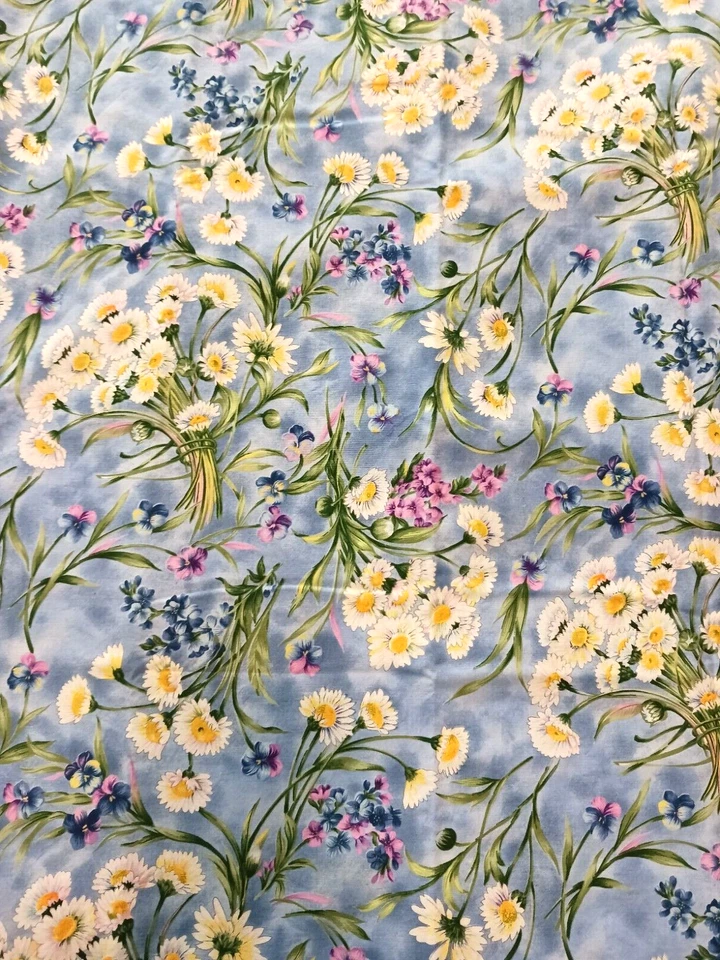 Tela de algodón acolchada Upsy Daisy azul cielo con margaritas Ro Gregg para Northcott 2088 Foto 2 de 4