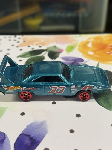 2012 Hot Wheels Plymouth Superbird Racing #33 auto pressofusa scala 1:64 - blu - Foto 3 di 6