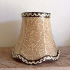 GORGEOUS VINTAGE STYLE GOLD WALL LIGHT SHADE SHABBY CHIC CLIP ON SEALED UNUSED 