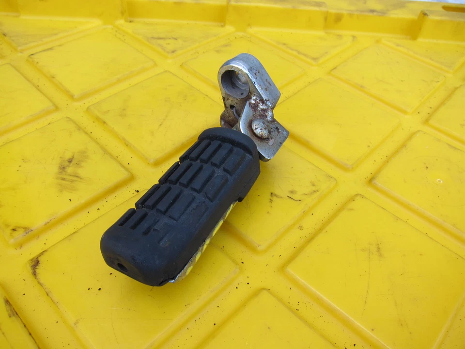 Honda V45 Interceptor 1983 VF 750 F OEM REPOSAPIÉS DELANTERO IZQUIERDO CLAVIJA PASO A PASO Foto 2 de 4