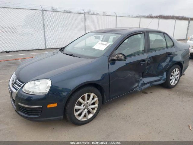 Used Air Cleaner Assembly fits: 2010 Volkswagen Jetta 2.5 Grade A - Image 3 of 4