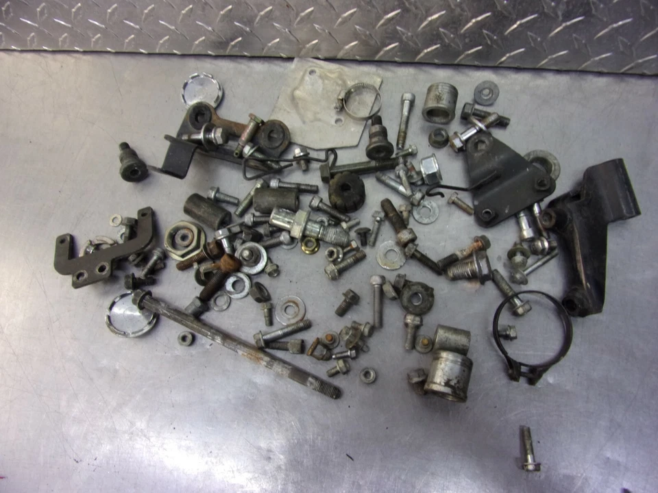 685 A HONDA SHADOW ACE 750 1998 OEM HARDWARE PERNOS TUERCAS TORNILLOS Foto 2 de 4