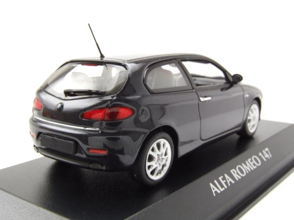 Alfa Romeo 147 2005 Nero Metallizzato Modellino 1:43 Maxichamps - Immagine 2 di 4