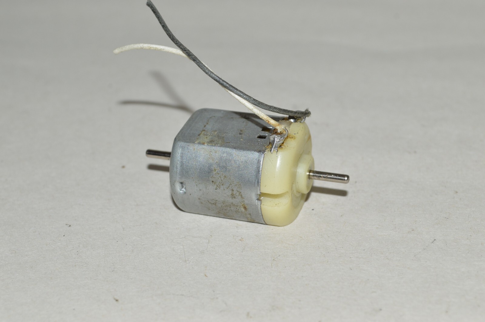 HO scale locomotive PARTS motor Mabuchi flat can dual shaft