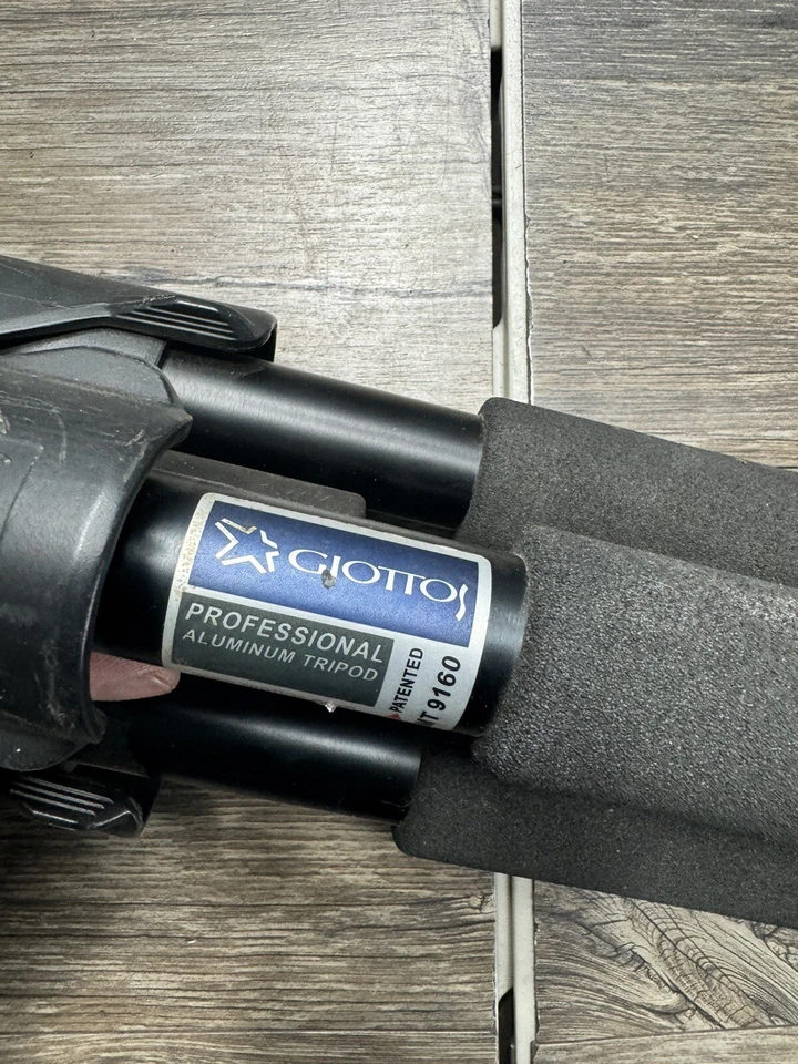 Giottos MT-9160 Aluminum Tripod Legs, Black, 3-Section, 23.6-63 in - Image 3 of 4