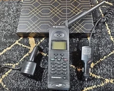 Qualcomm Globalstar GSP-1600 Tri-Mode Satellite Phone w/Mobile car kit