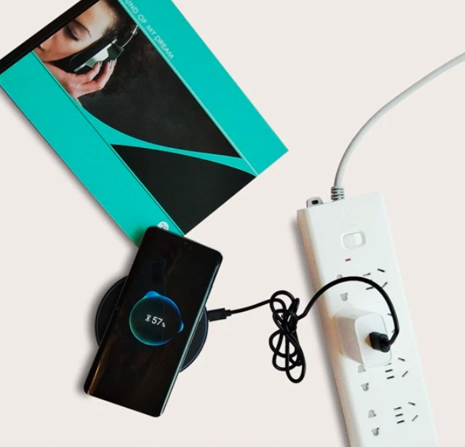 Qi Wireless Fast Charger Charging Pad For Apple iPhone 14 13 12 Airpods Samsung - Image 4 of 4