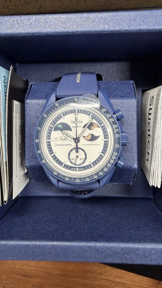 MoonSwatch x Omega Snoopy Mission To Earthphase Moonshine Gold Edición Limitada Foto 3 de 4