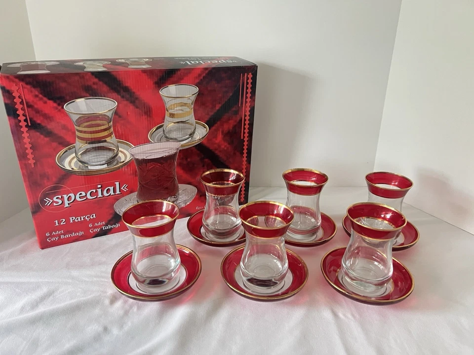 Juego de 6 vasos y platillos de té turcos Pasabahce con caja acento rojo arándano Foto 2 de 4