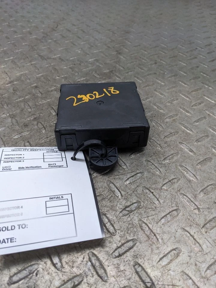 2013-2016 Ram 1500 2500 3500 RIGHT Door Module Manual Fold Mirrors 68155 1169508 - Image 4 of 4