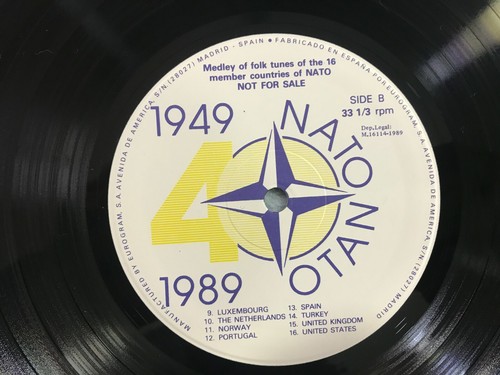 40 YEARS OF PEACE 40 AMEES DE PAIX LP VINILO OTAN NATO 1949 - 1989 - Imagen 2 de 6