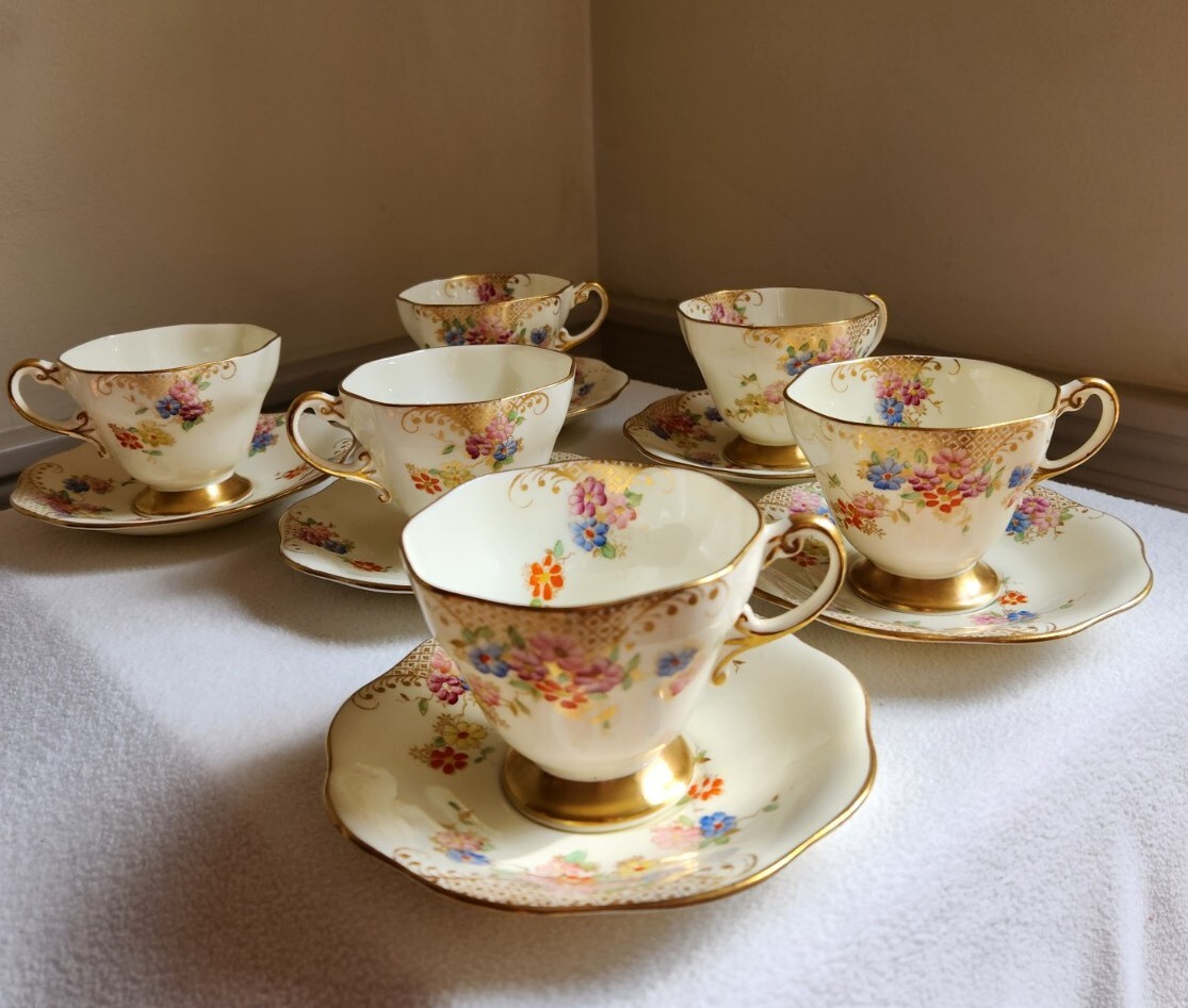 陶器　BONE CHINA　天使の音楽隊　3点セット　レア EB Foley 6 Tea Cups Saucers Floral Gold Ivory Bone China Hand