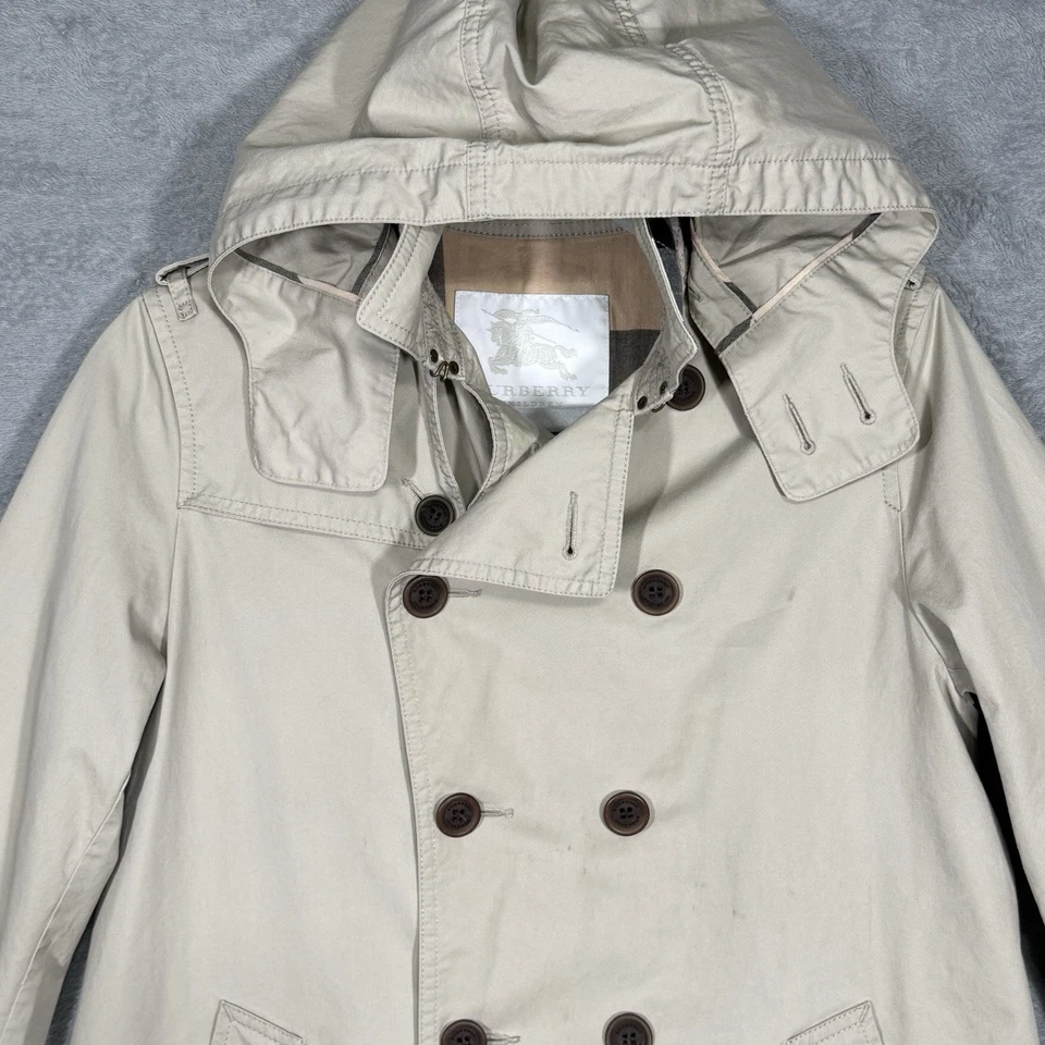 Trench coat infantil Burberry meninas 14Y 164cm bege com capuz peito duplo - Imagem 2 de 4