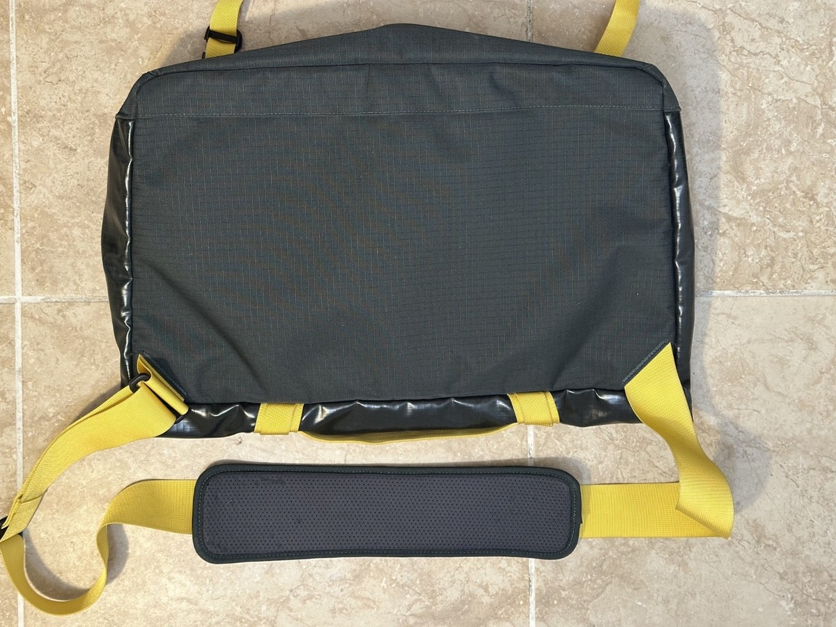 Patagonia Black Hole Messenger Bag 24L - Black/Yellow | Pre-Owned | Rare