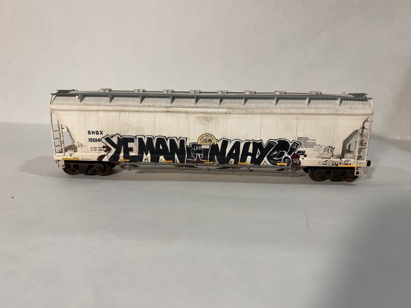 HO Scale Atlas Covered Hopper / Weathered