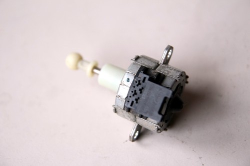 BMW 3 E92 LCI Xenon Scheinwerfer Niveaubereich Regelung Einstellmotor 1307220039