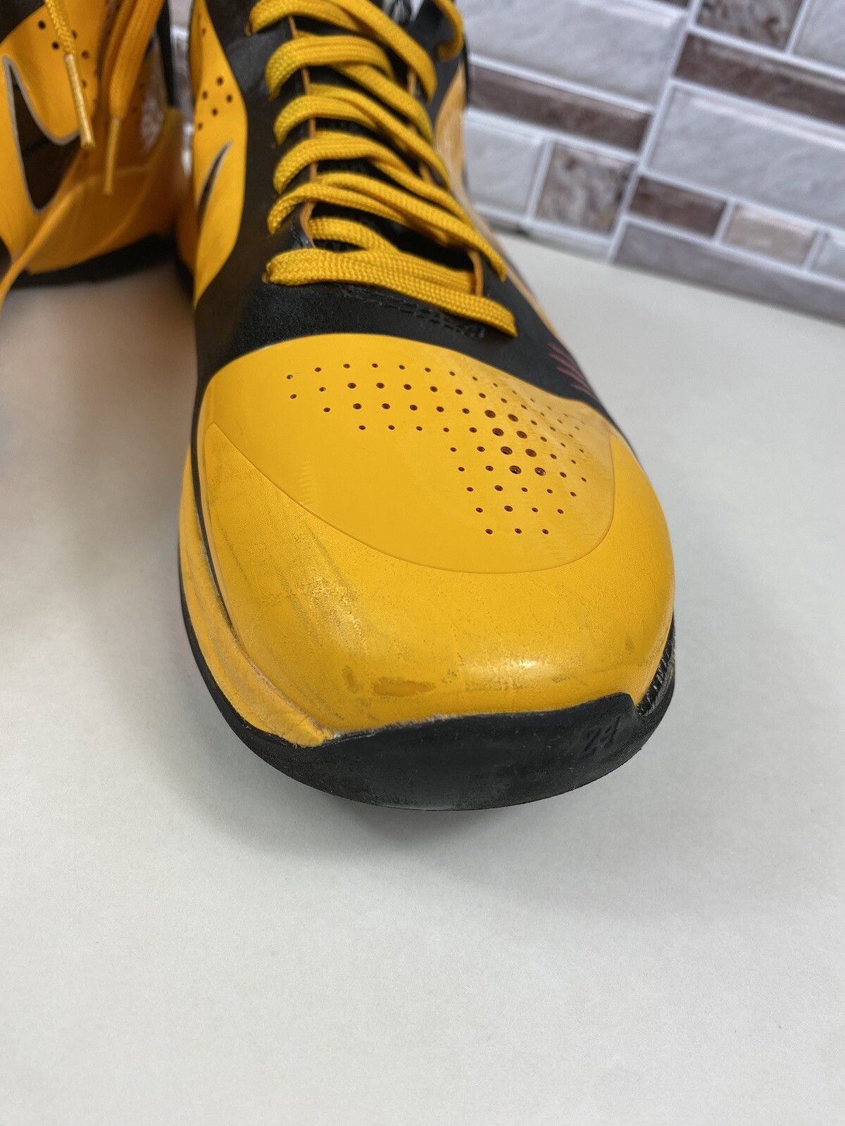 Nike Kobe 5 Bruce Lee Basketball Shoes Yellow Used Mens Size 10.5