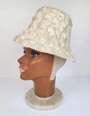 Vintage 1960s Bucket Hat White/cream Straw With Faux Pearls  display picture 2