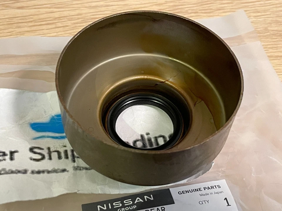 Nissan Genuine B110 B210 B310 Datsun 1200 Gearbox Rear Extension Oil Seal Large Foto 2 de 4