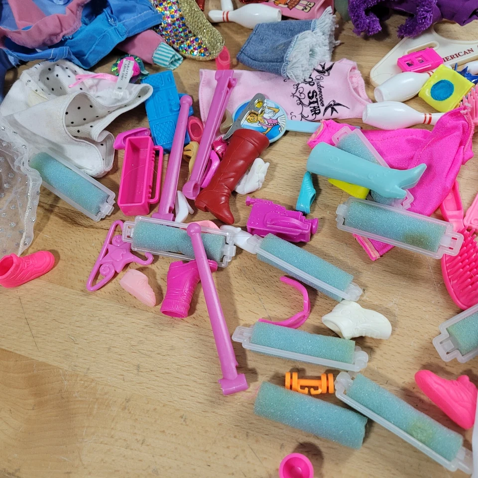 Barbie American Girl Disney? Lote Ropa Accesorios *120 PIEZAS* 2000s? ¿años 90? Foto 2 de 4