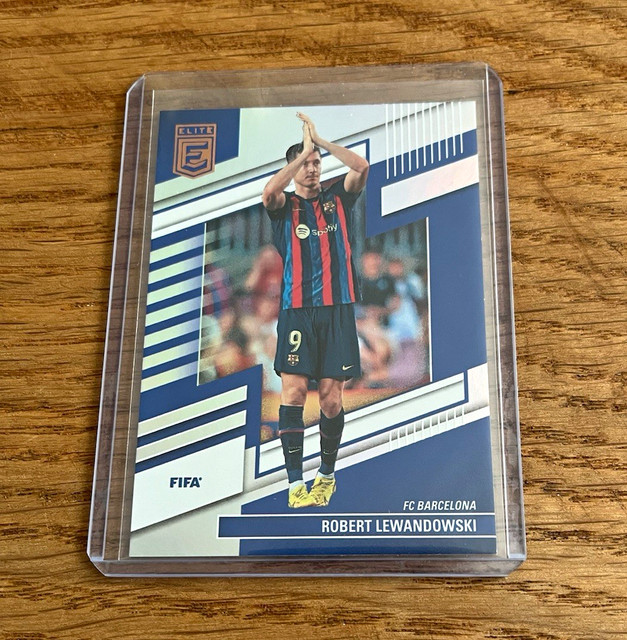 Panini Donruss Elite FIFA 2022-23 Robert Lewandowski #65 FC Barcelona Card
