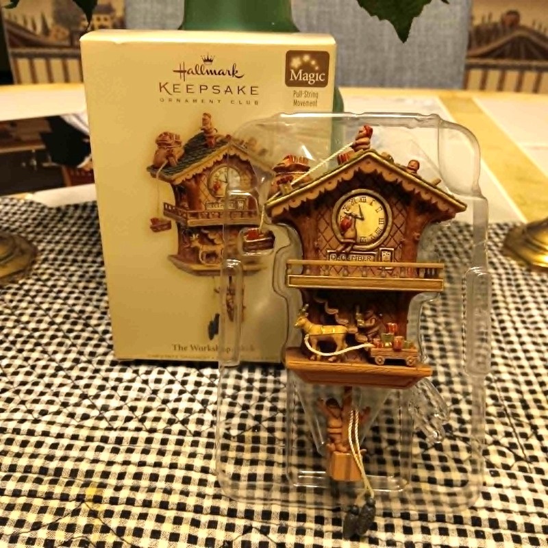 HALLMARK THE WORKSHOP CLOCK 2006 MAGIC MOTION CHRISTMAS KEEPSAKE ORNAMENTS