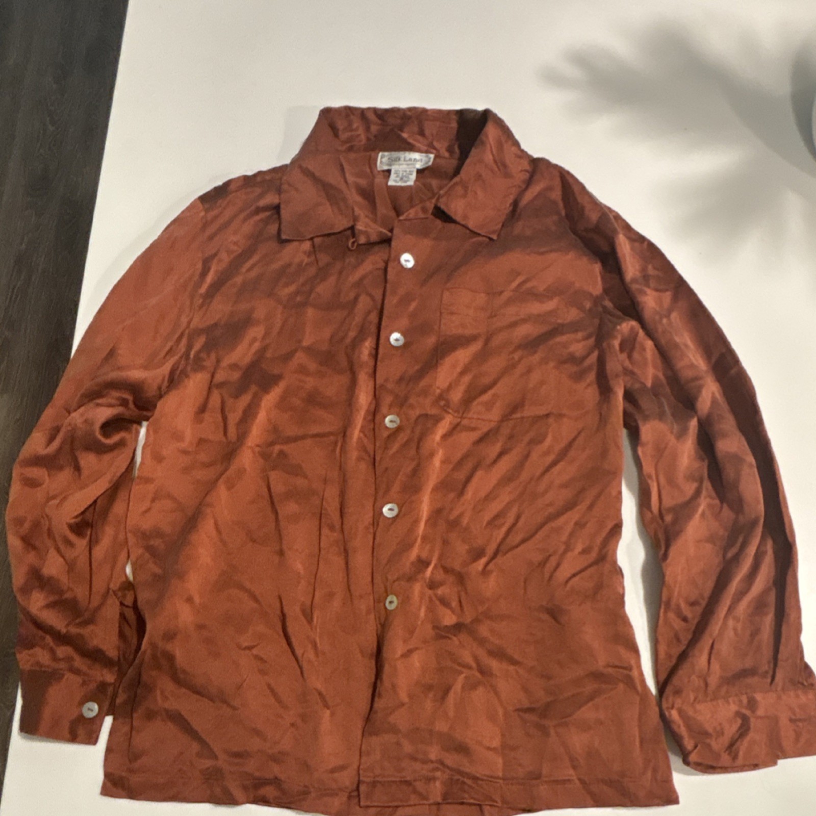 Silk Land Men's Brown Solid Silk Satin Long Sleeve Point Collar Button-Up XS